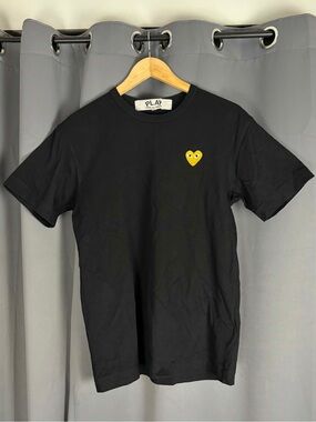 Comme des Garçons PLAY Black T-Shirt Yellow Heart Logo Size L Japan Authentic